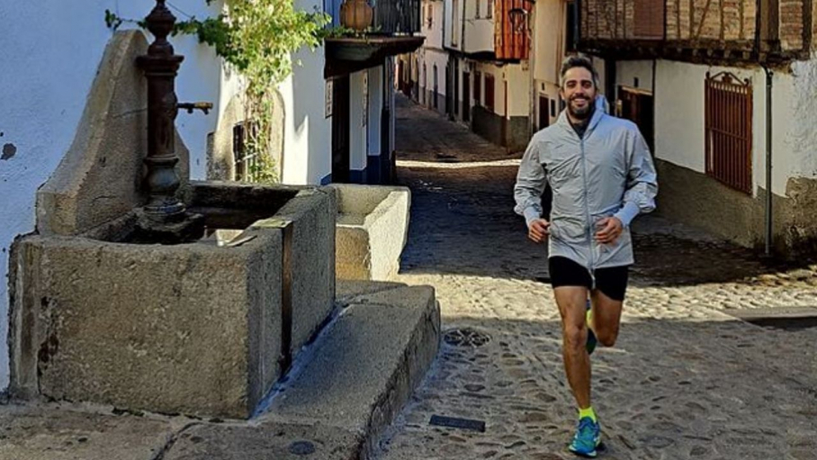 Roberto Leal haciendo deporte por las calles de Hervás Roberto Leal haciendo deporte por las calles de Hervás | Instagram @robertolealg