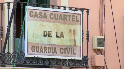 Letrero de casa cuartel en Extremadura