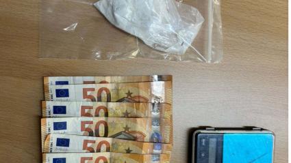 Policía Nacional detiene a una persona con cocaína y una báscula de precisión entre sus pertenencias