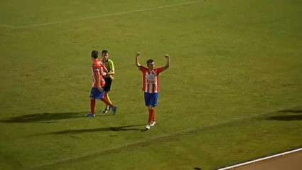 Abraham Pozo celebra un gol ante el Jumilla