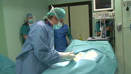 Quirófano de un hospital extremeño durante una intervención