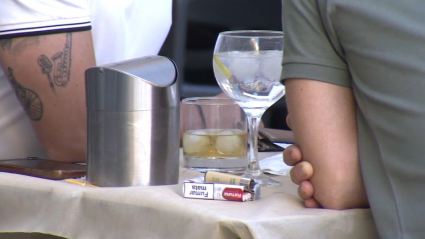 Cigarrillos en una terraza de Badajoz