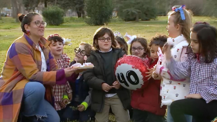 Niños extremeños celebran los 40 años del Estatuto