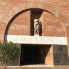 Fachada del MNAR