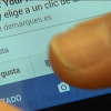 Un usuario consulta la página de Facebook 