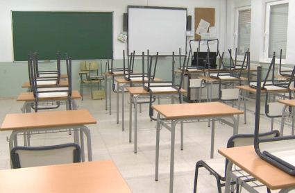 aula vacía en un centro educativo extremeño