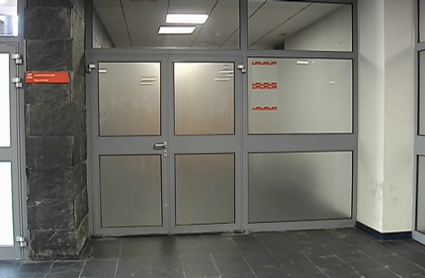 Puerta de la Audiencia Provincial de Cáceres